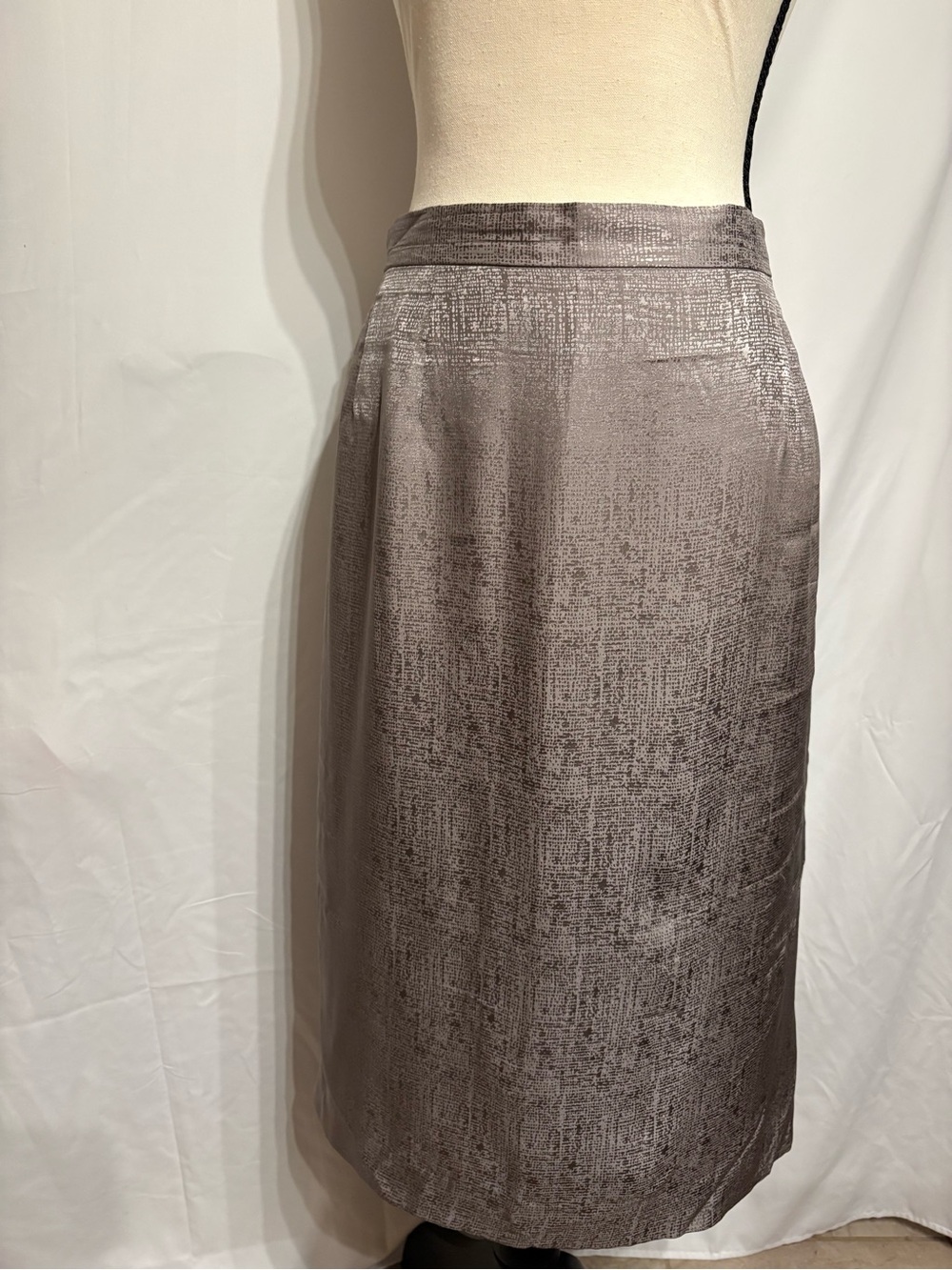 Classic Quiet Luxury Metallic Silk Gray Midi Skirt Size 18.